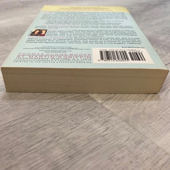 Last One Down the Aisle Wins Book by Shannon Fox Celeste Liversidge 368p 2010 - Picture 4 of 10